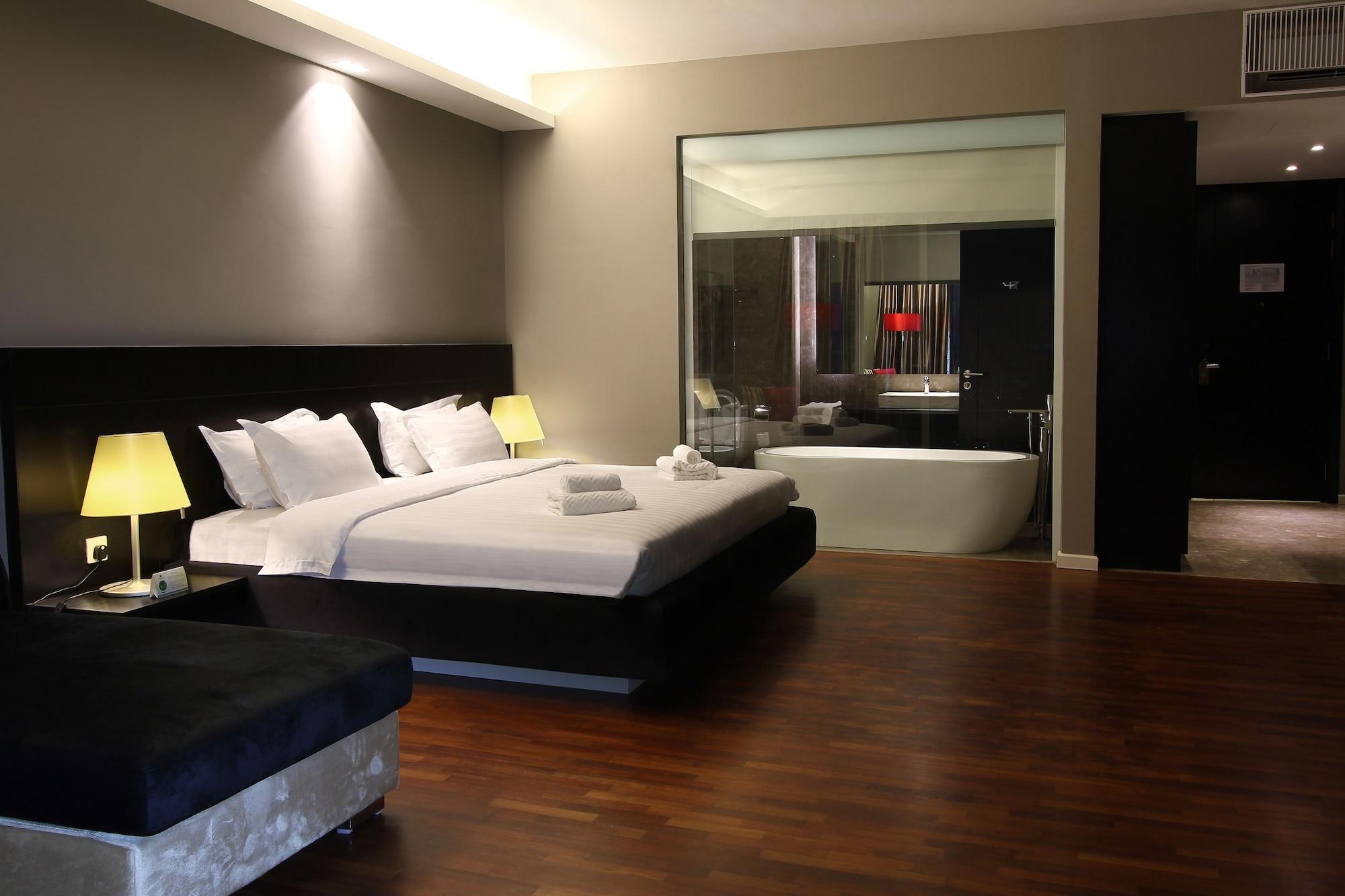The Shore Hotel & Residences Malacca Extérieur photo