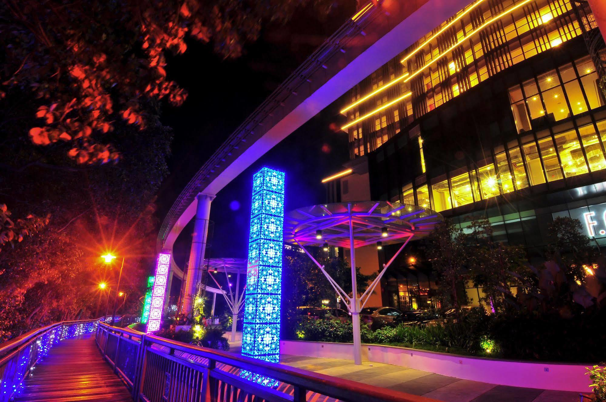 The Shore Hotel & Residences Malacca Extérieur photo